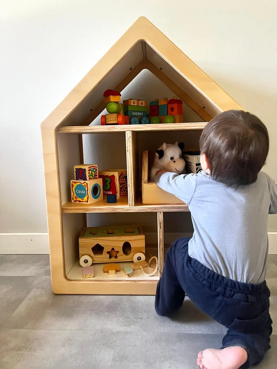 Casita juguetero montessori