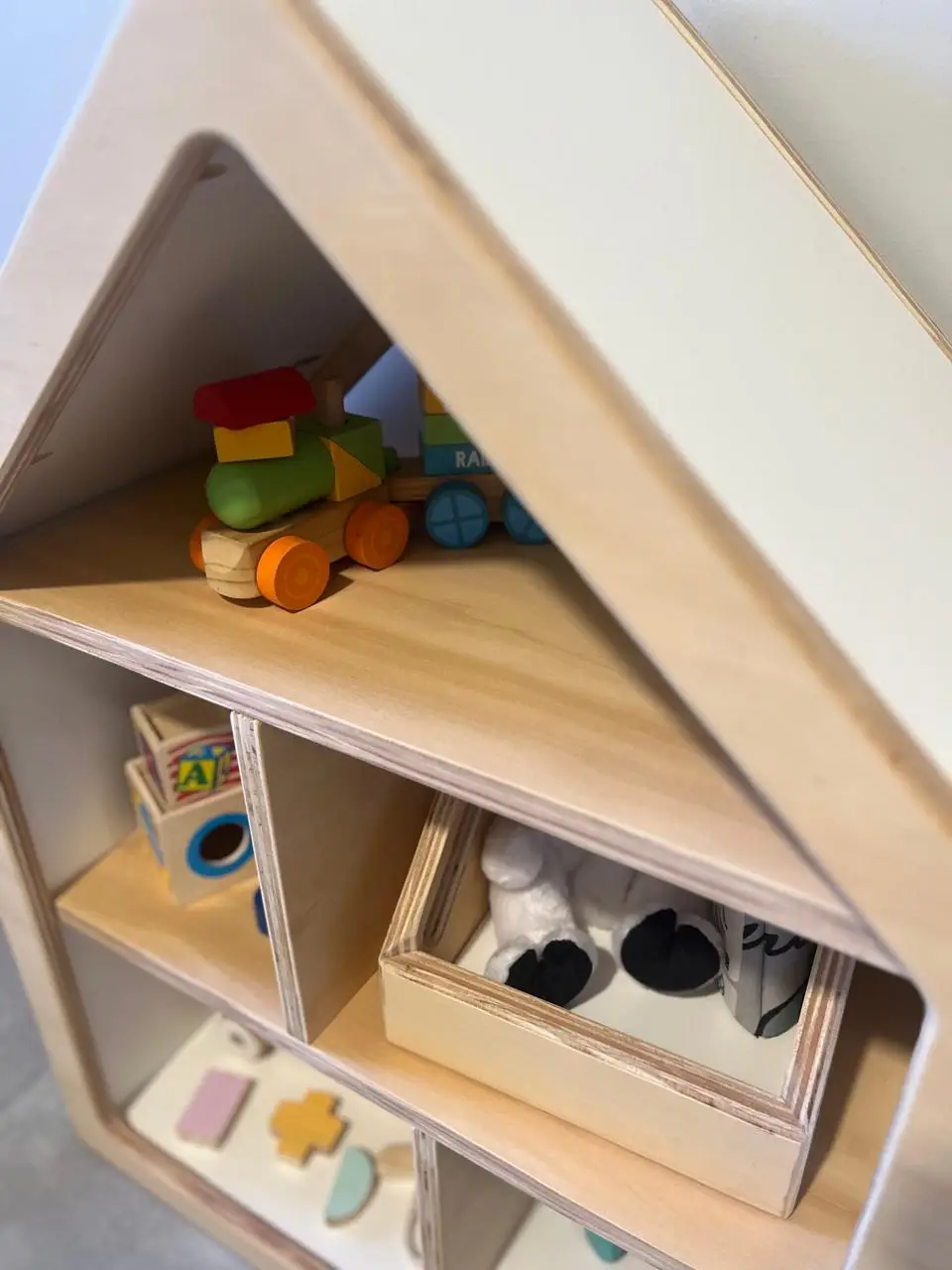 Casita juguetero montessori